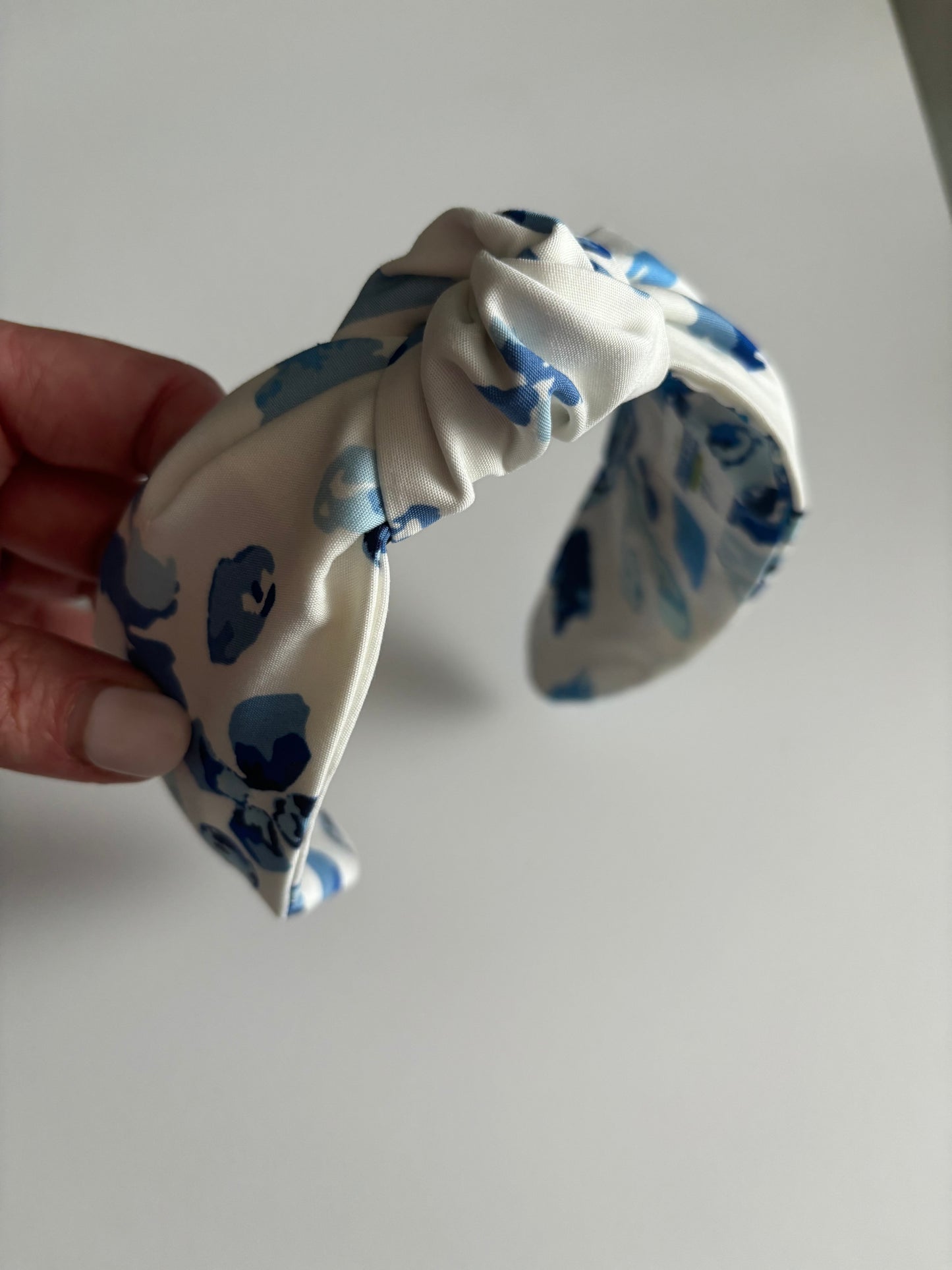 Swifting Floral Indigo - Knotted Headband