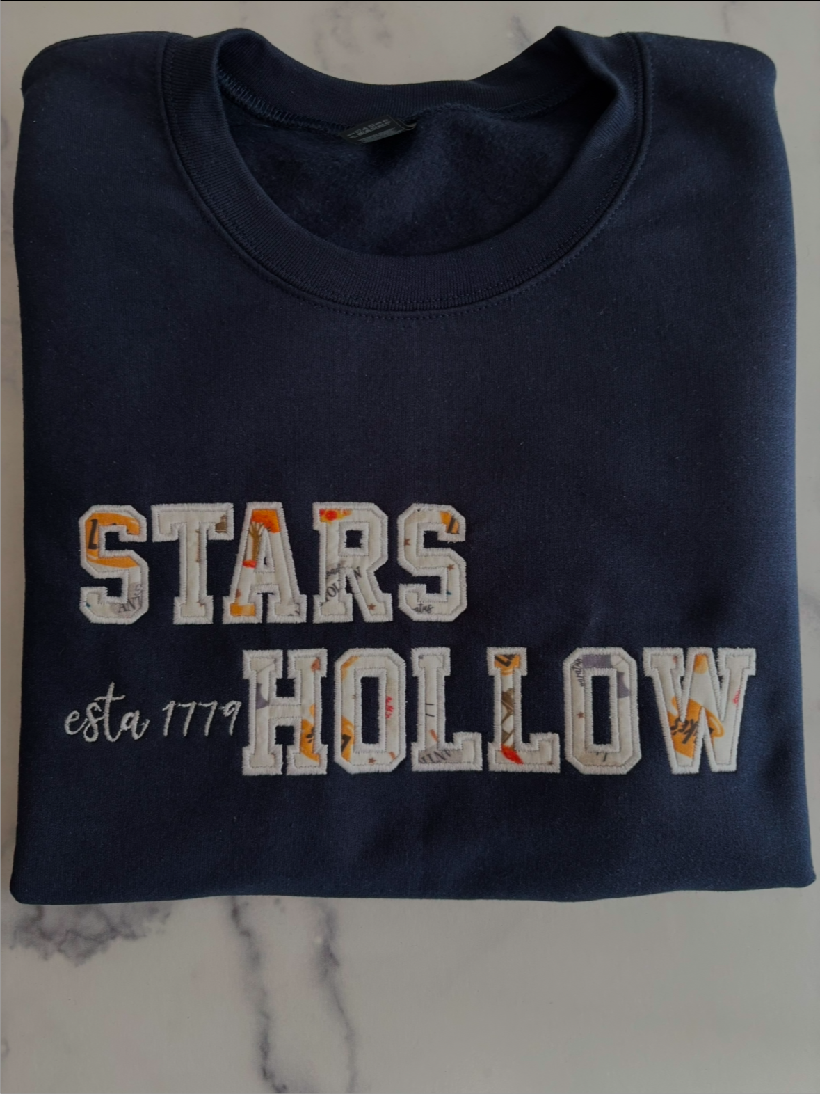 Stars Hollow - Appliqué Sweatshirt