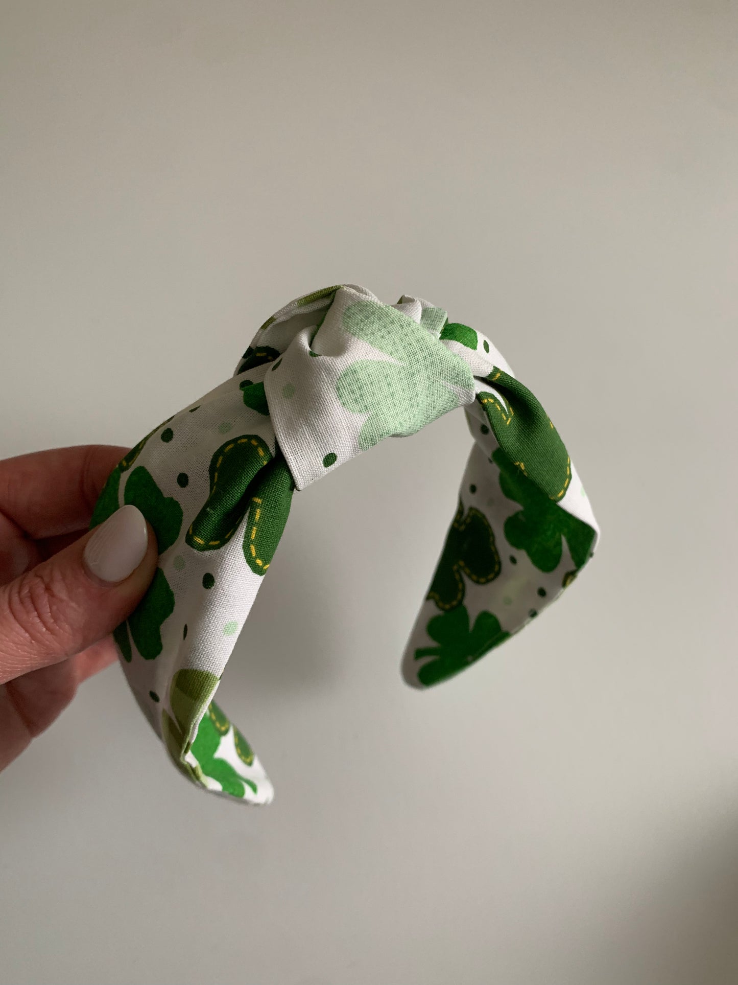 Clovers on White - Knotted Headband