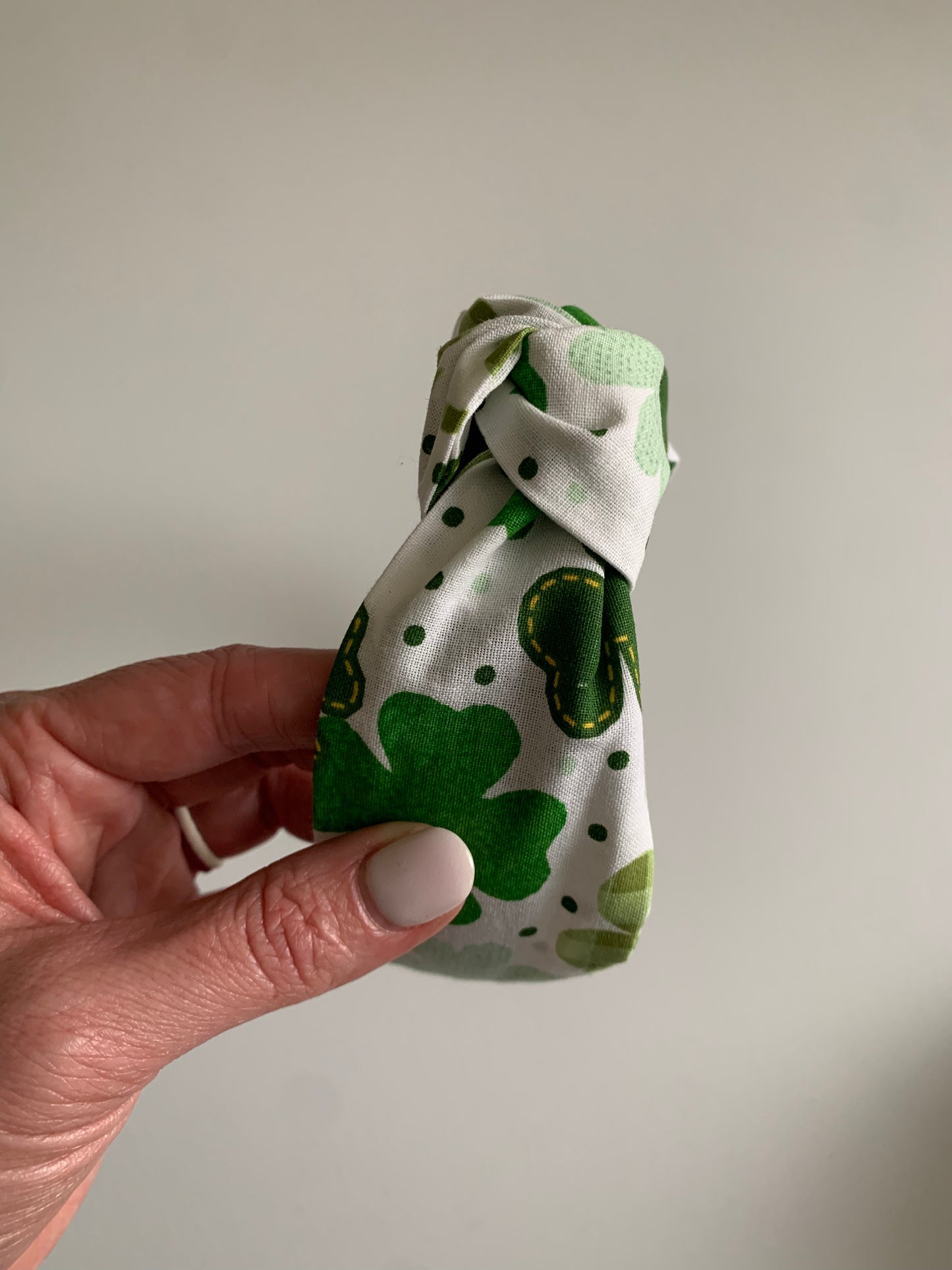 Clovers on White - Knotted Headband