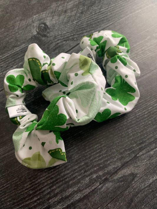 Clovers on White - Cotton Scrunchie